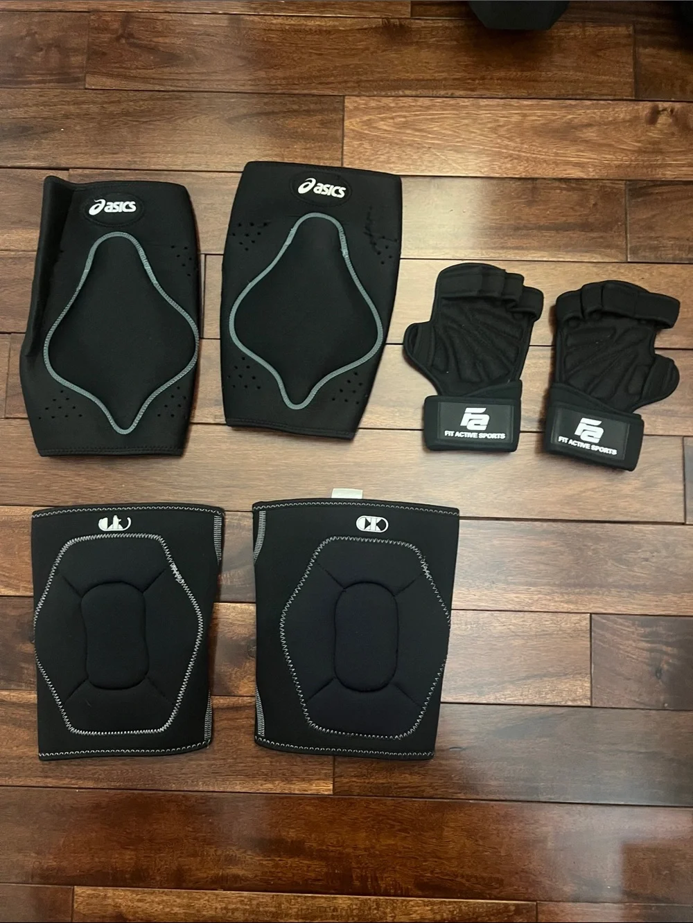 Asics Black Padded Support Sleeves with Fingerless Workout Gloves